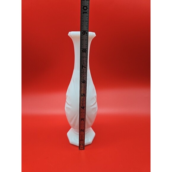 Vintage Milk Glass Bud Vase STARBURST Pattern 9” Tall Heavy Glass - Picture 5 of 8